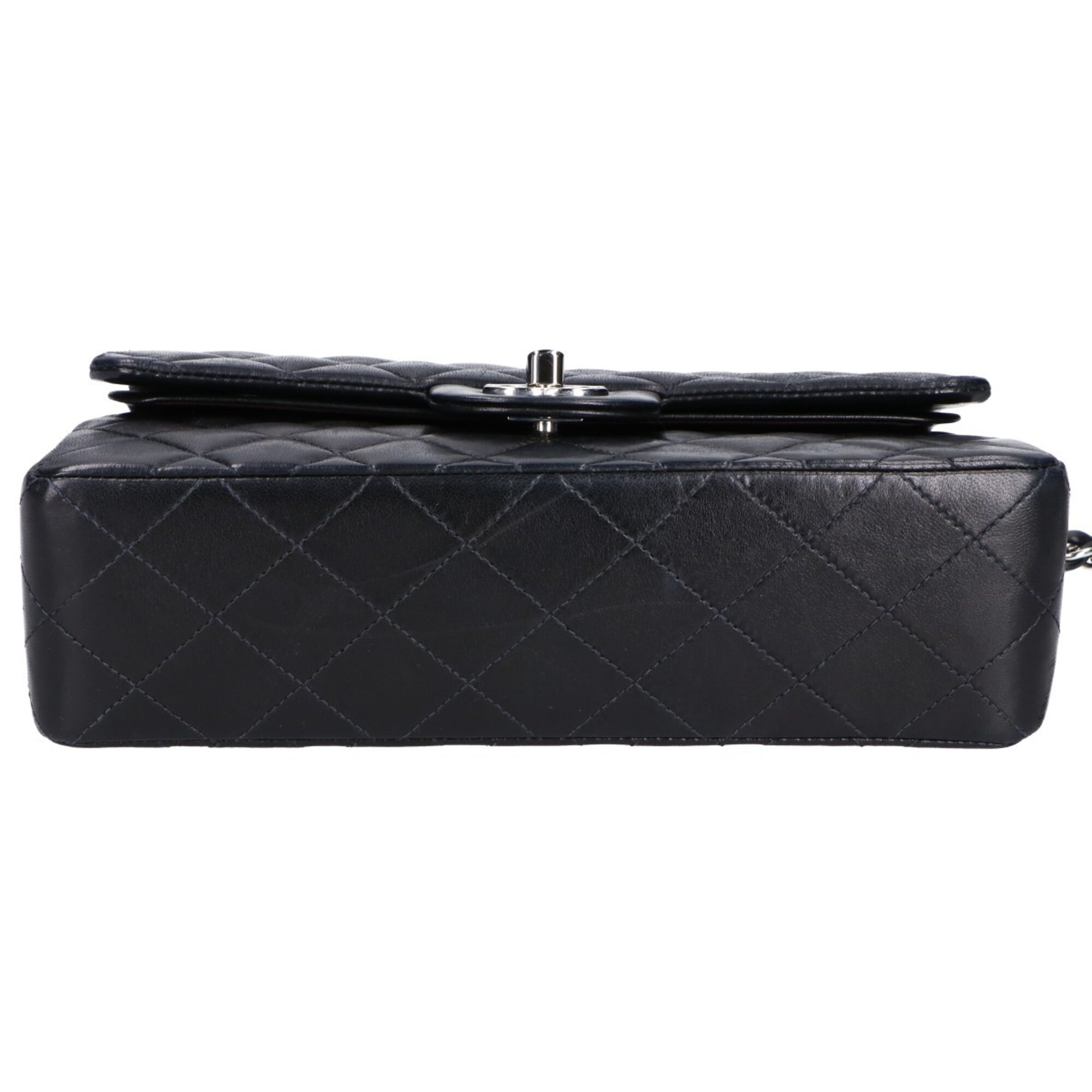 Chanel Matelasse Black Leather Shoulder Bag (Pre-Owned)