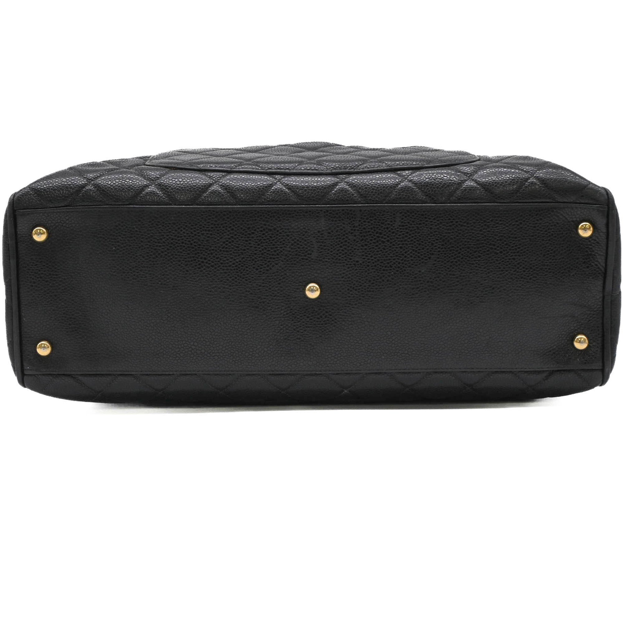 Chanel Black Grained Calfskin Handbag (Pre-Owned)