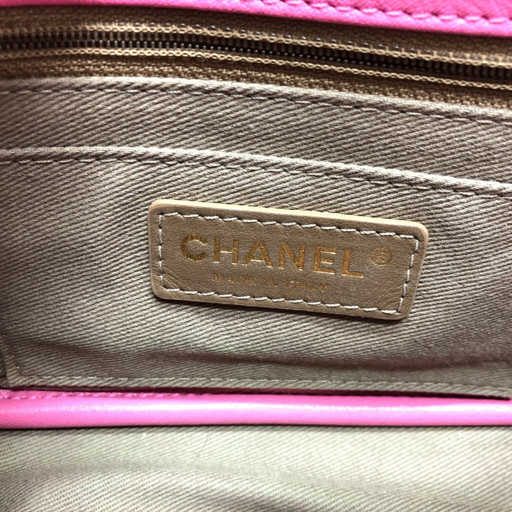 Chanel Pink Leather Shoulder Bag (Pre-Owned)