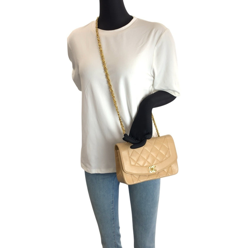 Chanel Matelasse Beige Leather Shoulder Bag (Pre-Owned)
