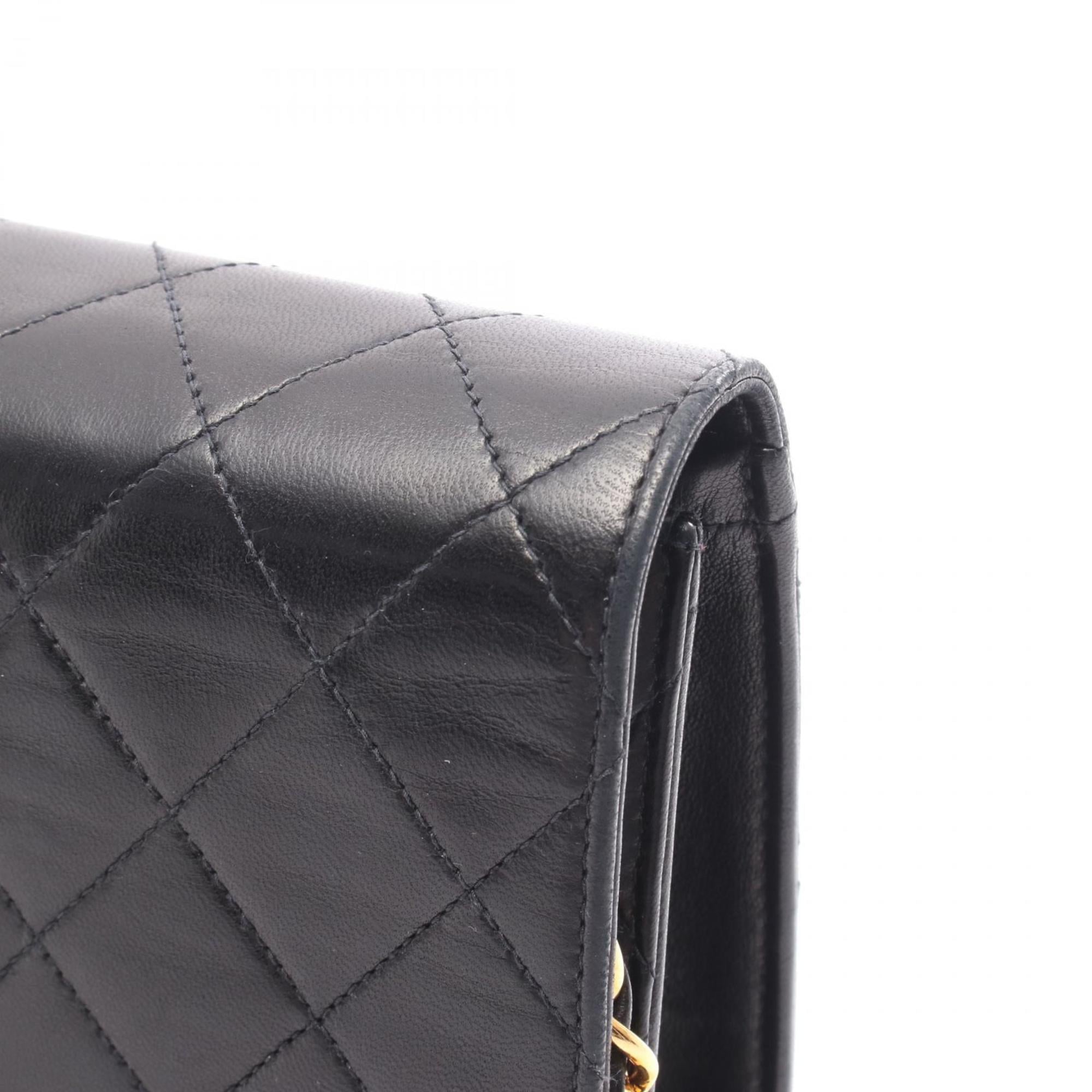 Chanel Black Leather Shoulder Bag (Pre-Owned)