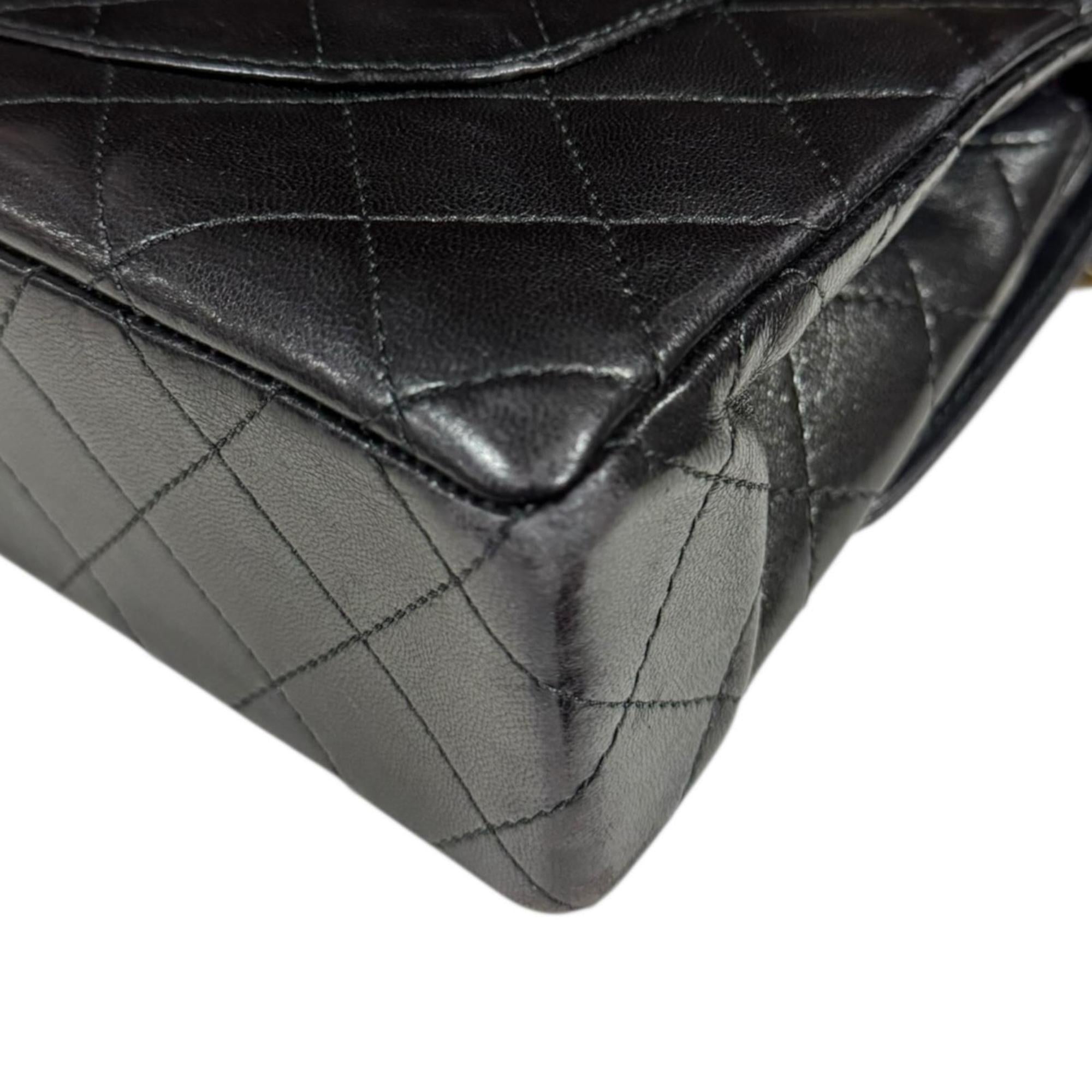 Chanel Black Leather Shoulder Bag (Pre-Owned)