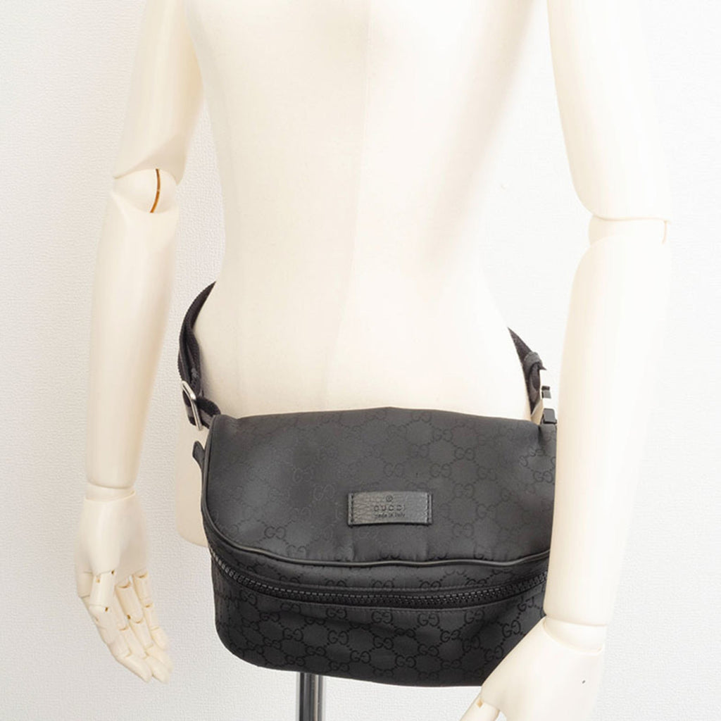 Gucci Black Nylon Pochette Shoulder Bag Sling Bag (Pre-Owned)