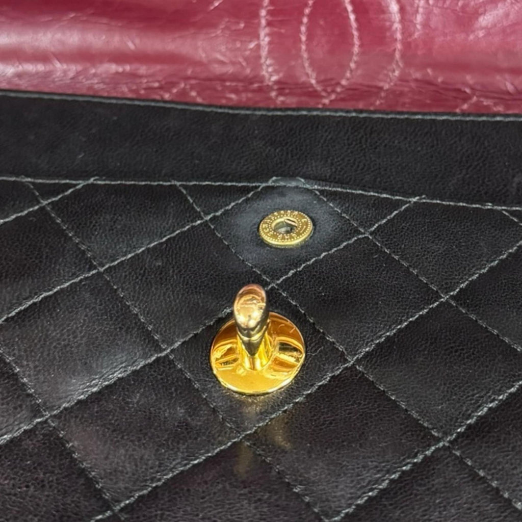 Chanel Black Leather Shoulder Bag (Pre-Owned)