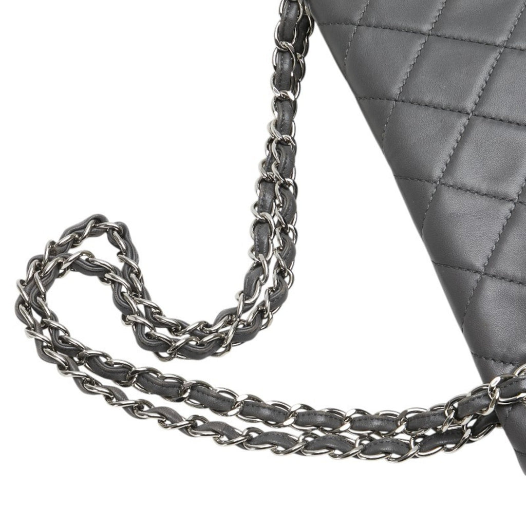 Chanel Gray Leather Shoulder Bag (Pre-Owned)
