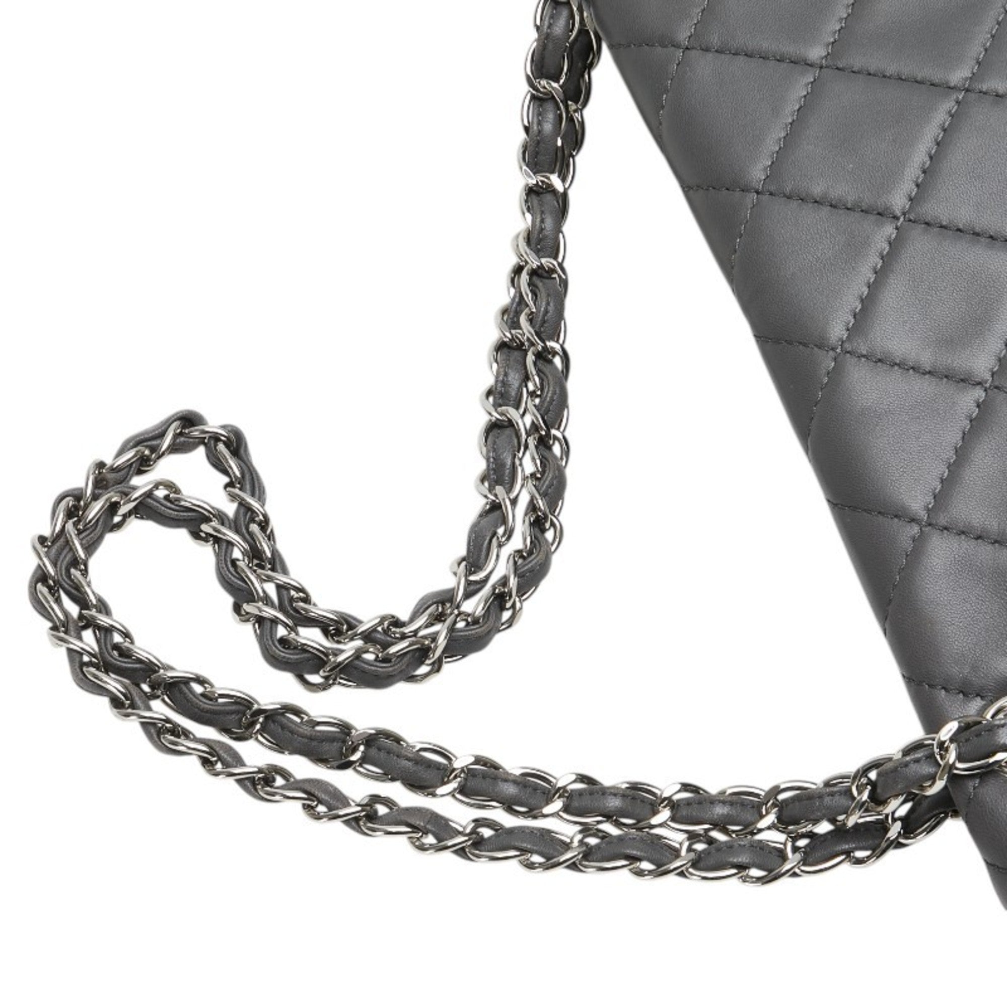 Chanel Gray Leather Shoulder Bag (Pre-Owned)