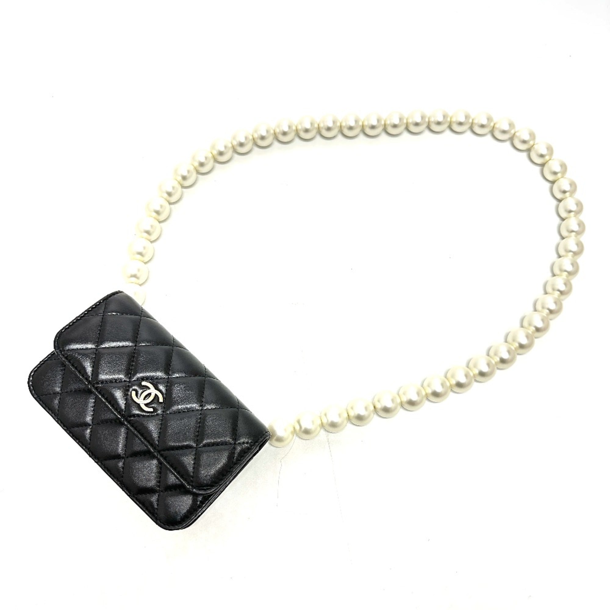 Chanel Black Leather Shoulder Bag (Pre-Owned)