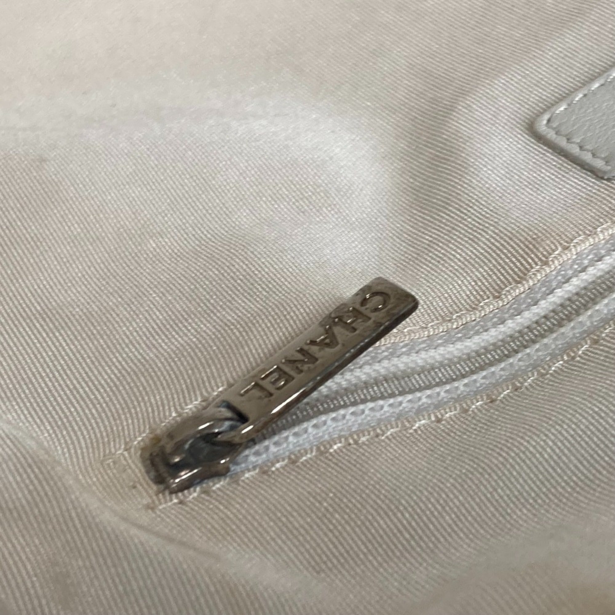 Chanel White Leather Boston Bag (Pre-Owned)