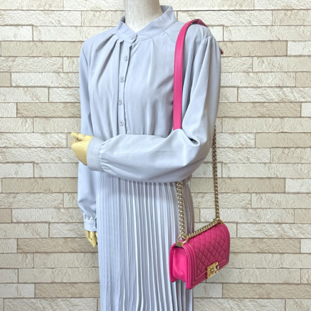 Chanel Pink Leather Shoulder Bag (Pre-Owned)