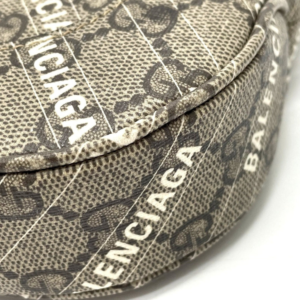 Gucci Beige Gg Supreme Handbag (Pre-Owned)
