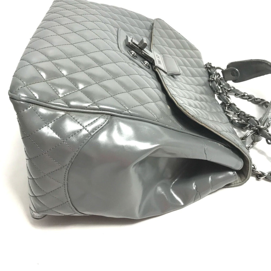 Chanel Gray Leather Shoulder Bag (Pre-Owned)