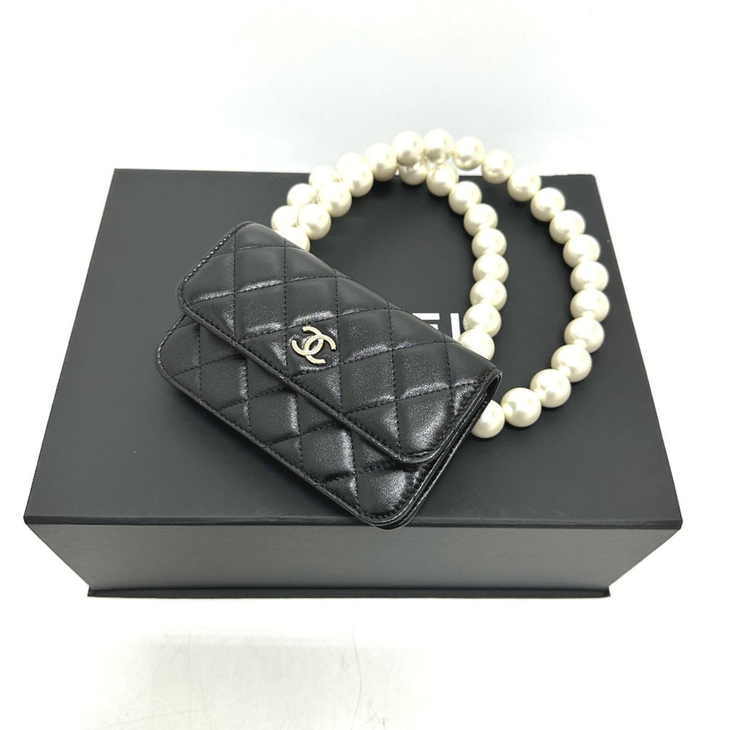 Chanel Black Leather Shoulder Bag (Pre-Owned)