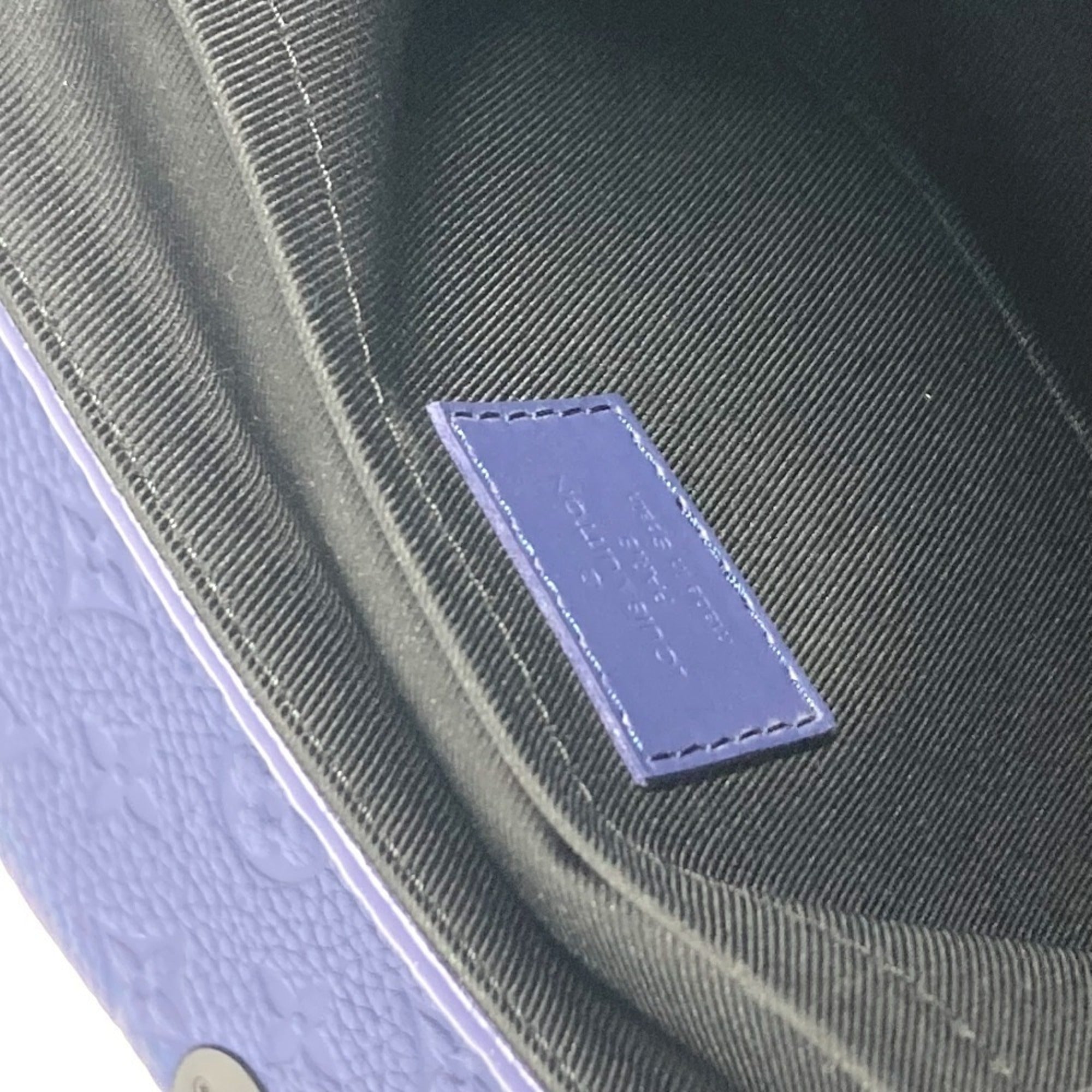 Louis Vuitton Blue Leather Shoulder Bag (Pre-Owned)