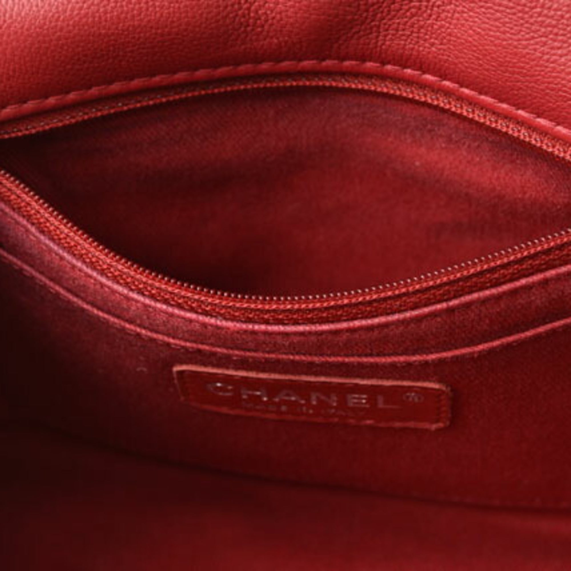 Chanel Red Color Leather Shoulder Bag (Pre-Owned)