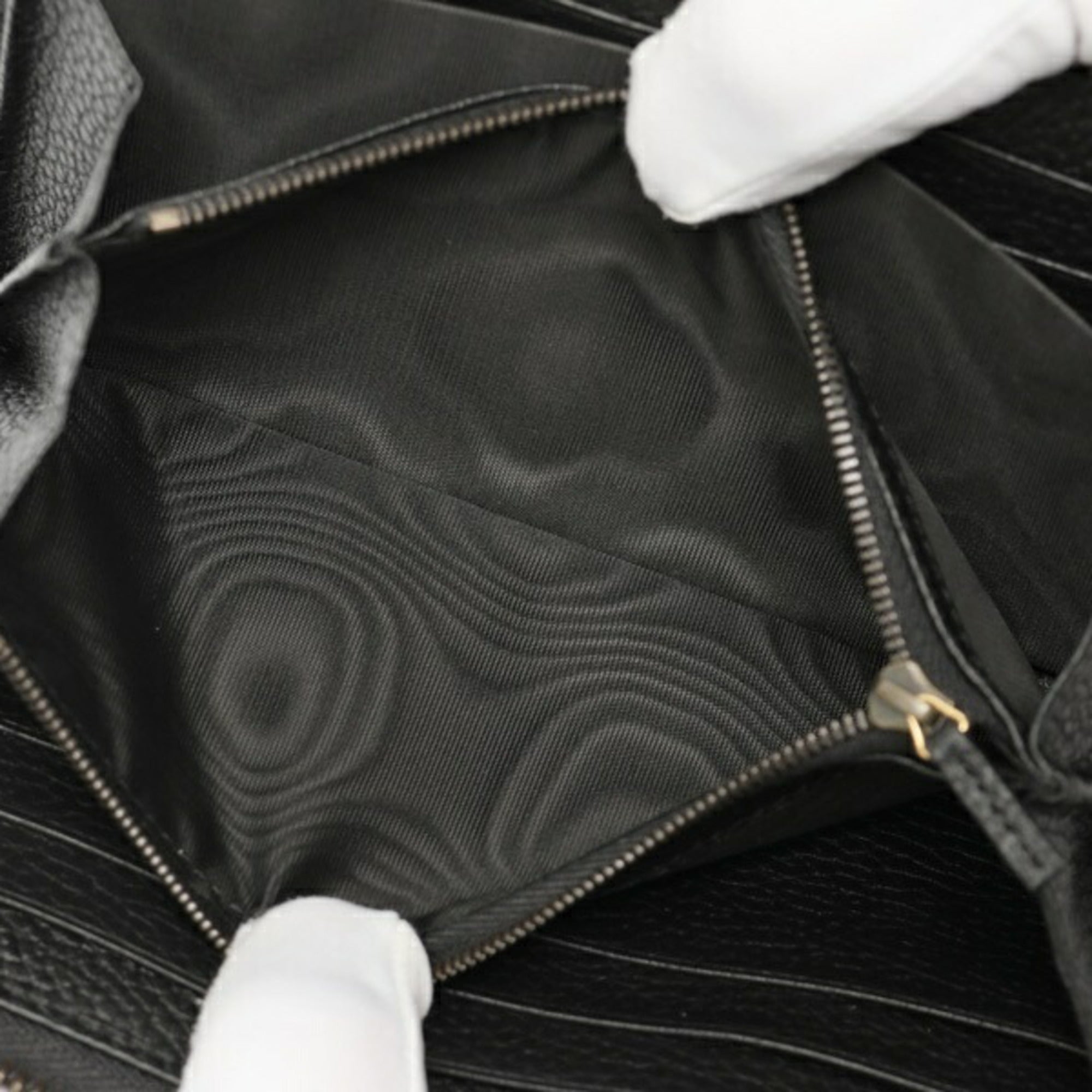 Gucci Black Leather Long Wallet (Bi-Fold) (Pre-Owned)