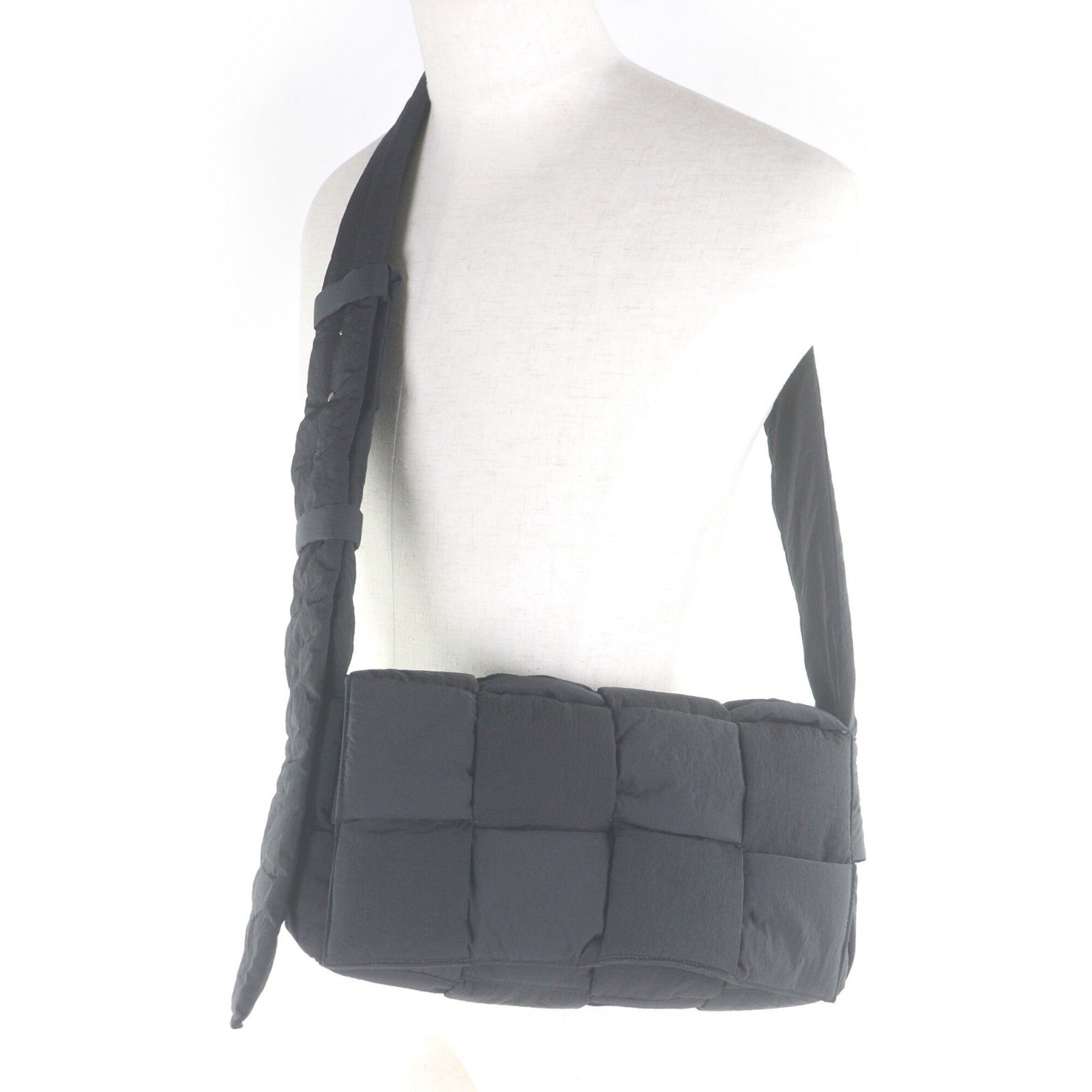 Bottega Veneta Black Nylon Shoulder Bag Sling Bag (Pre-Owned)