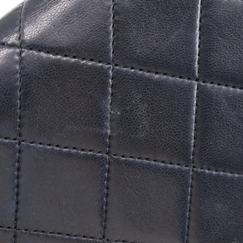 Chanel Black Leather Pochette Shoulder Bag (Pre-Owned)