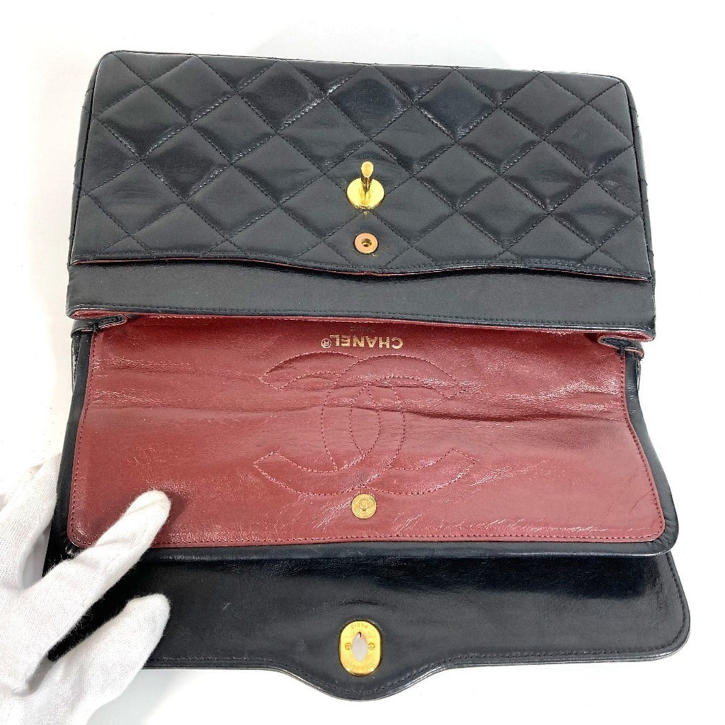 Chanel Black Leather Shoulder Bag (Pre-Owned)