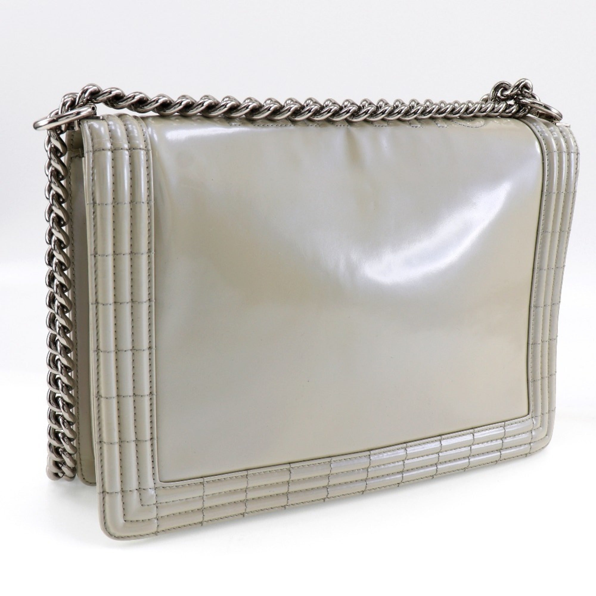 Chanel White Leather Shoulder Bag (Pre-Owned)