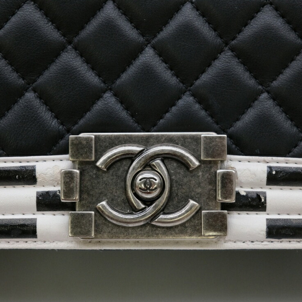 Chanel Boy Chanel Black White Leather Shoulder Bag (Pre-Owned)