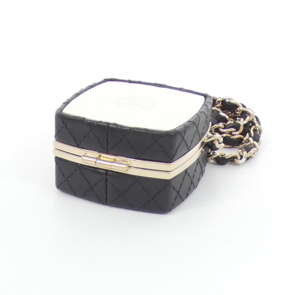 Chanel Black Leather Clutch Bag (Pre-Owned)