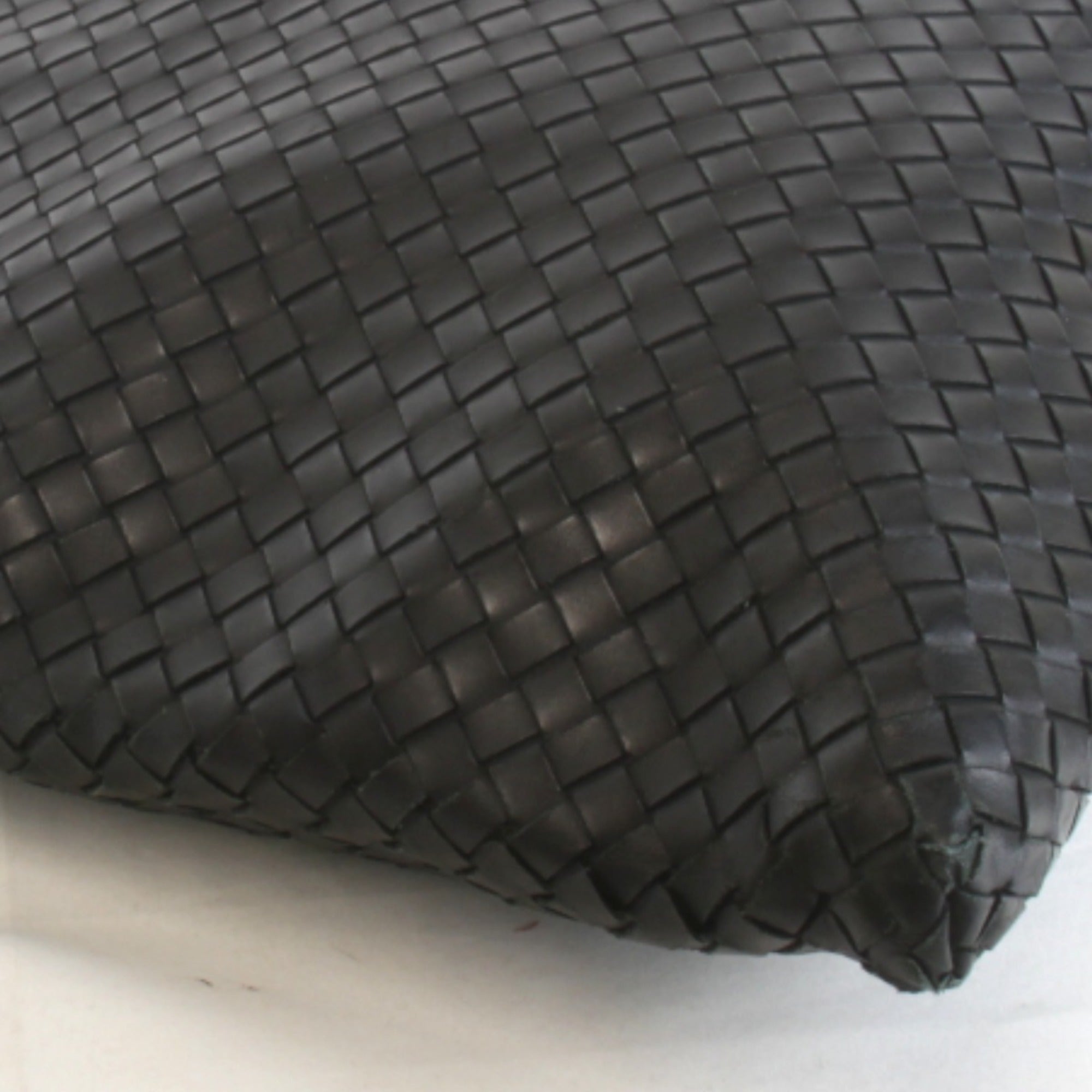 Bottega Veneta Black Leather Shoulder Bag (Pre-Owned)