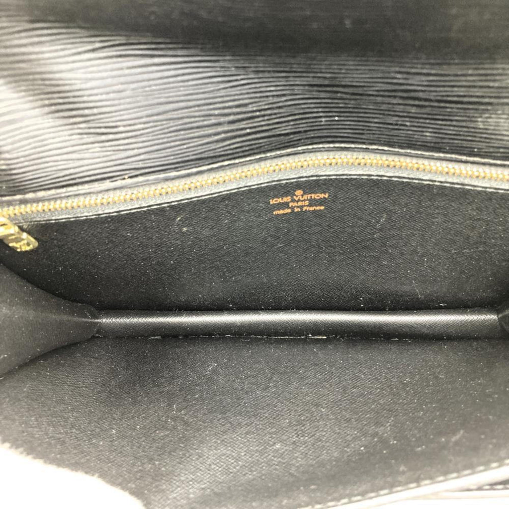 Louis Vuitton Black Noir Epi Leather Clutch Bag (Pre-Owned)