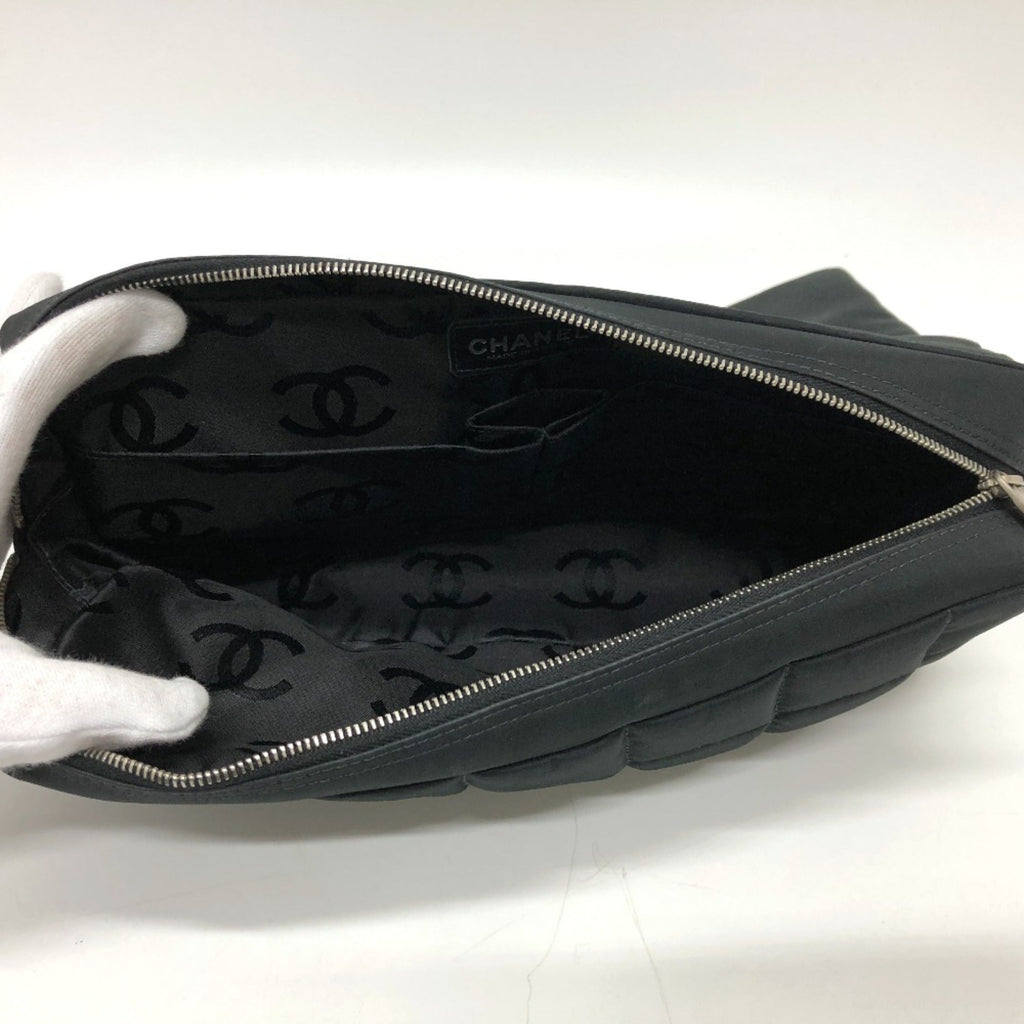 Chanel Black Cloth Shoulder Bag (Pre-Owned)