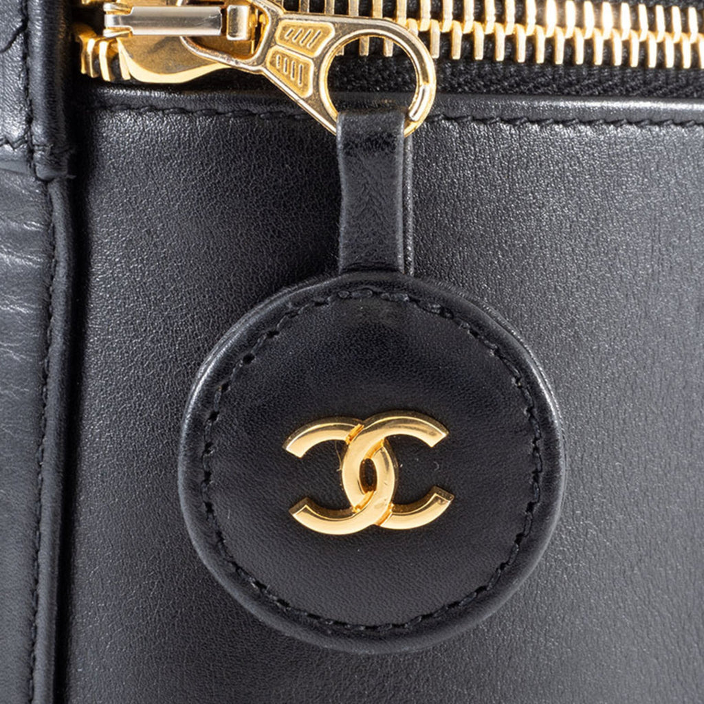 Chanel Black Leather Handbag Pouch Vanity Bag (Pre-Owned)