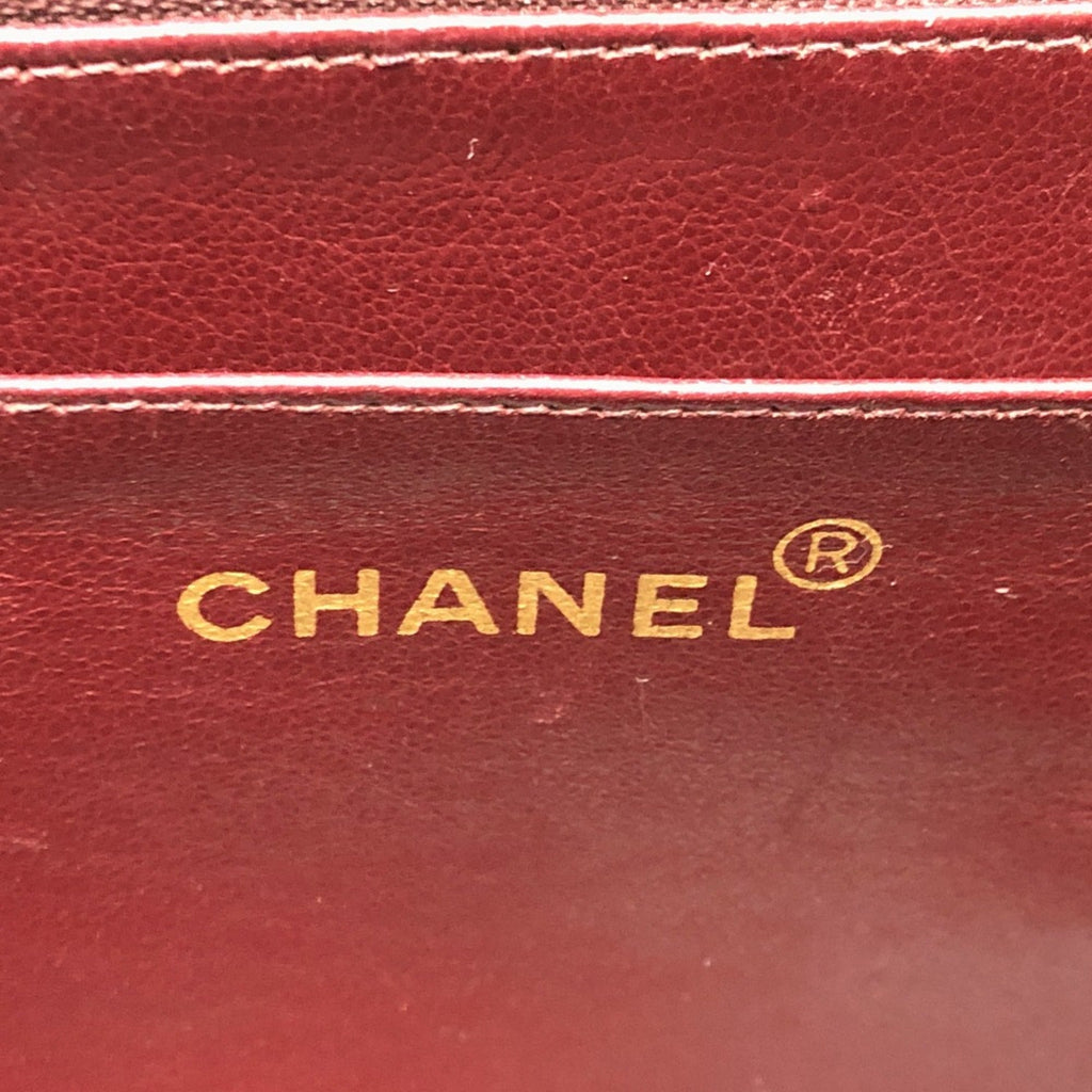 Chanel Black Leather Shoulder Bag (Pre-Owned)