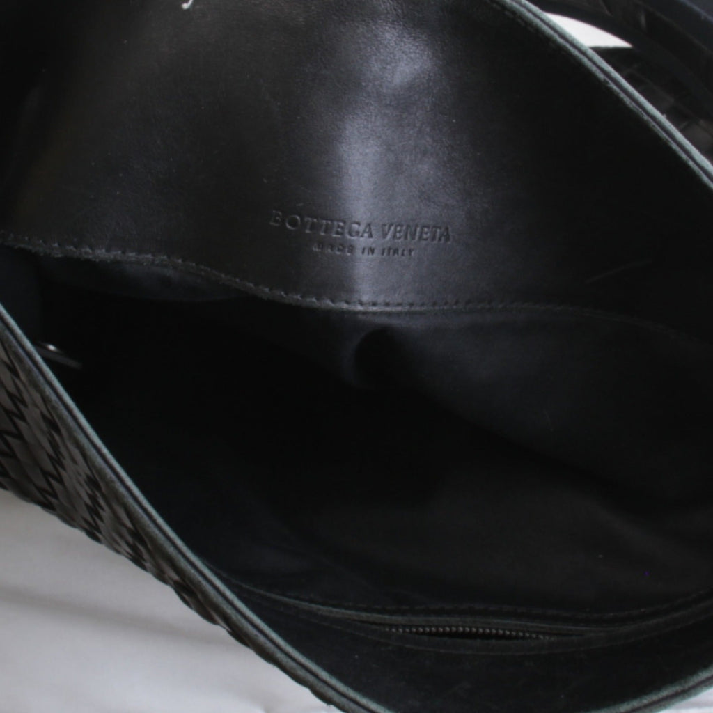 Bottega Veneta Black Leather Shoulder Bag (Pre-Owned)