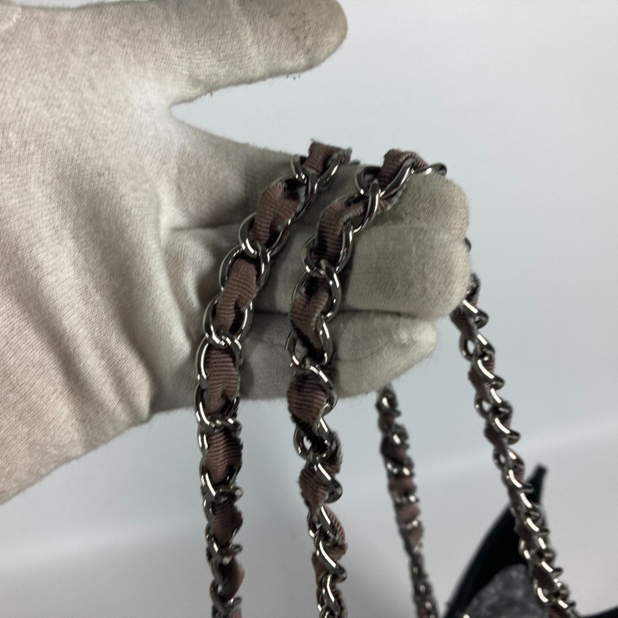 Chanel Black Shoulder Bag (Pre-Owned)