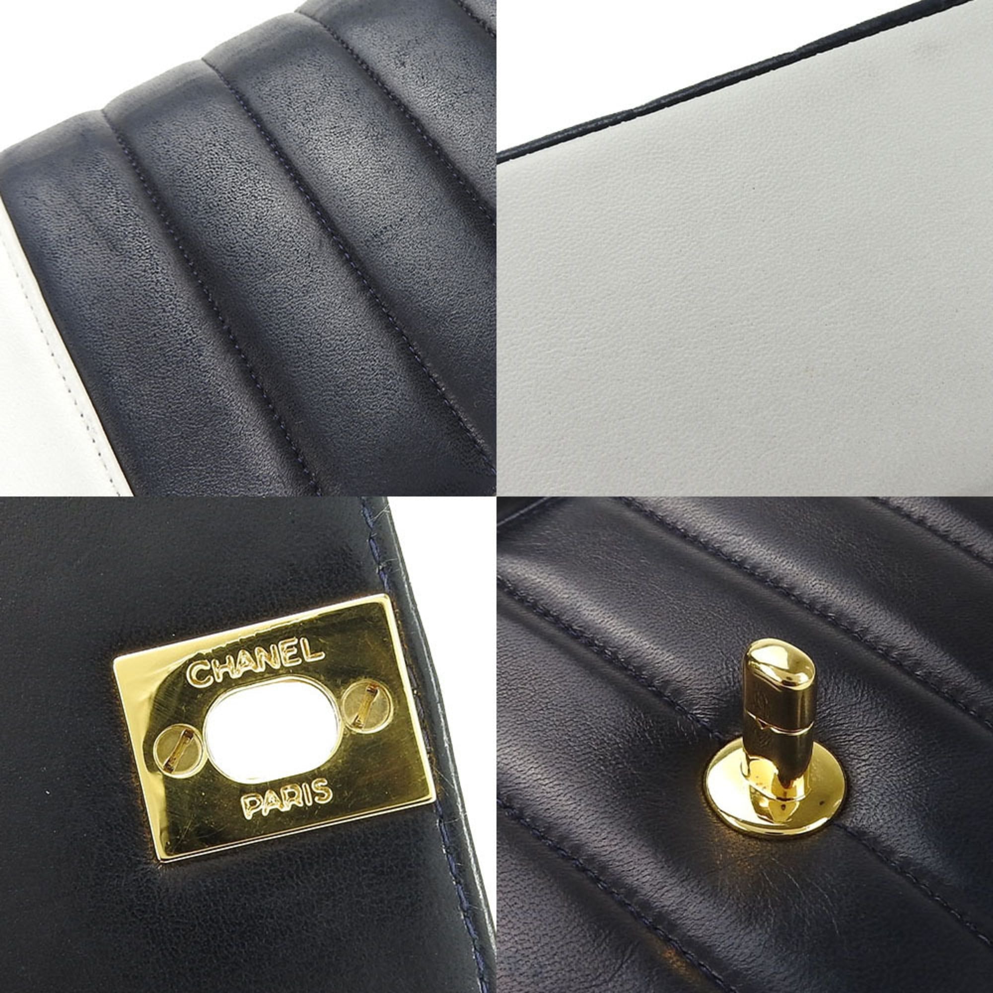 Chanel Navy White Leather Shoulder Bag (Pre-Owned)