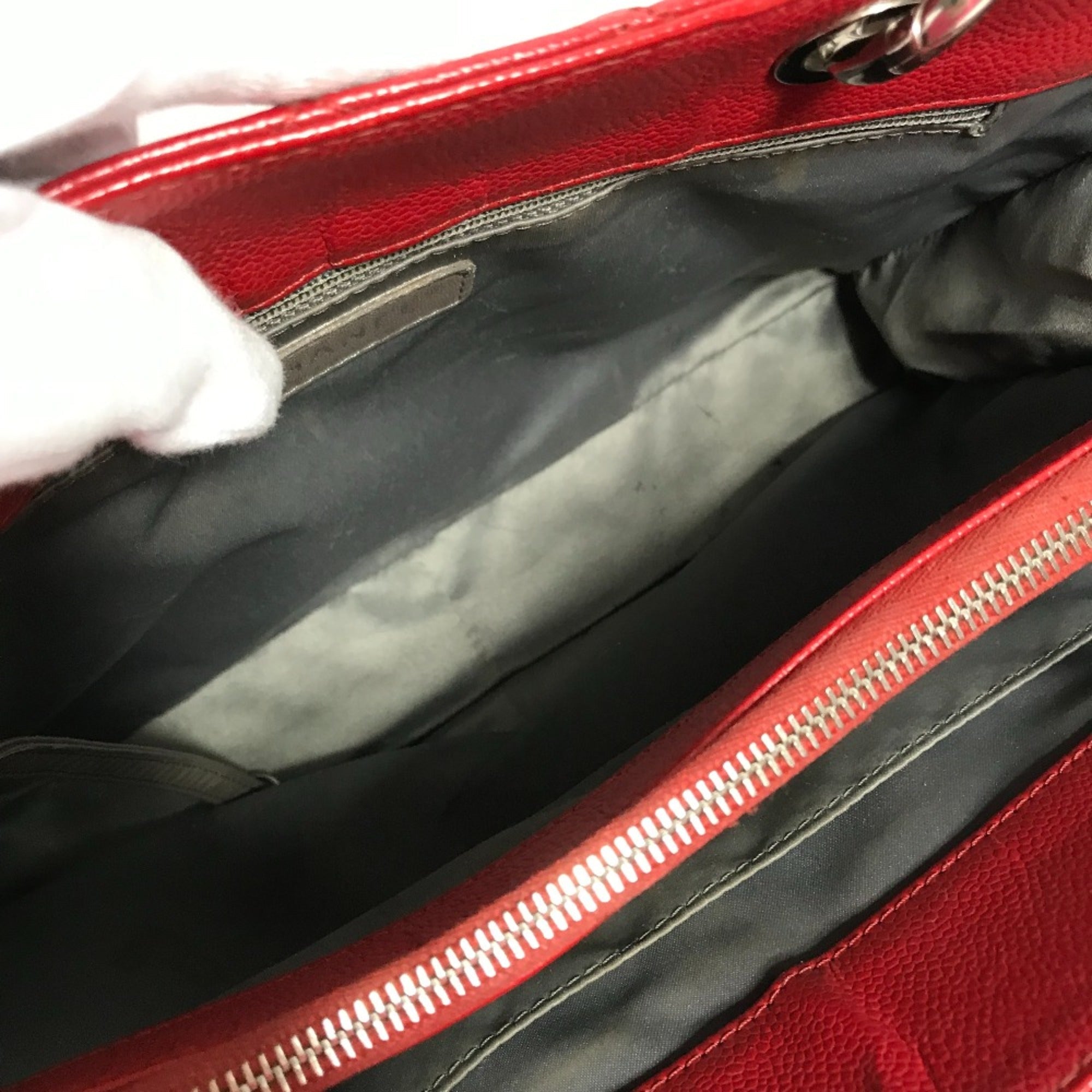 Chanel Red Leather Tote Bag (Pre-Owned)