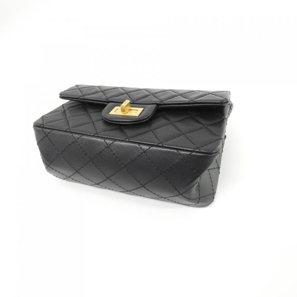 Chanel Black Leather Shoulder Bag (Pre-Owned)