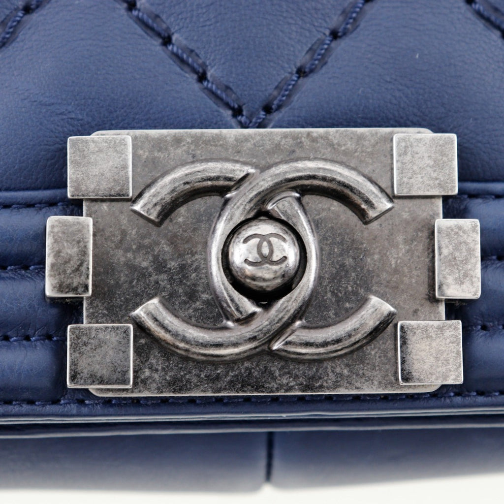 Chanel Navy Leather Shoulder Bag (Pre-Owned)