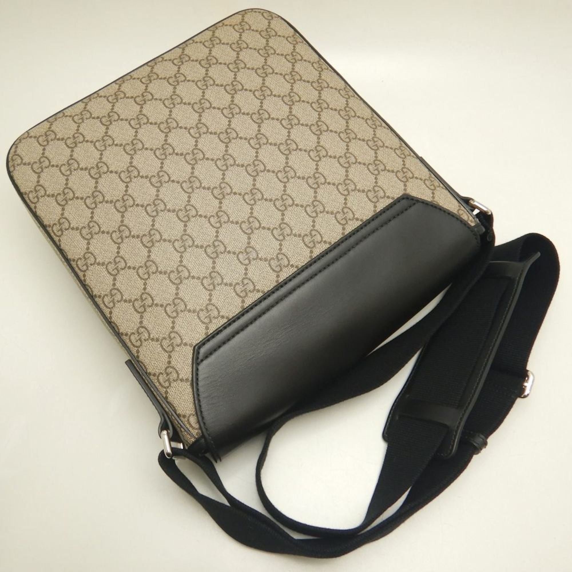 Gucci Beige Black Gg Supreme Shoulder Bag (Pre-Owned)