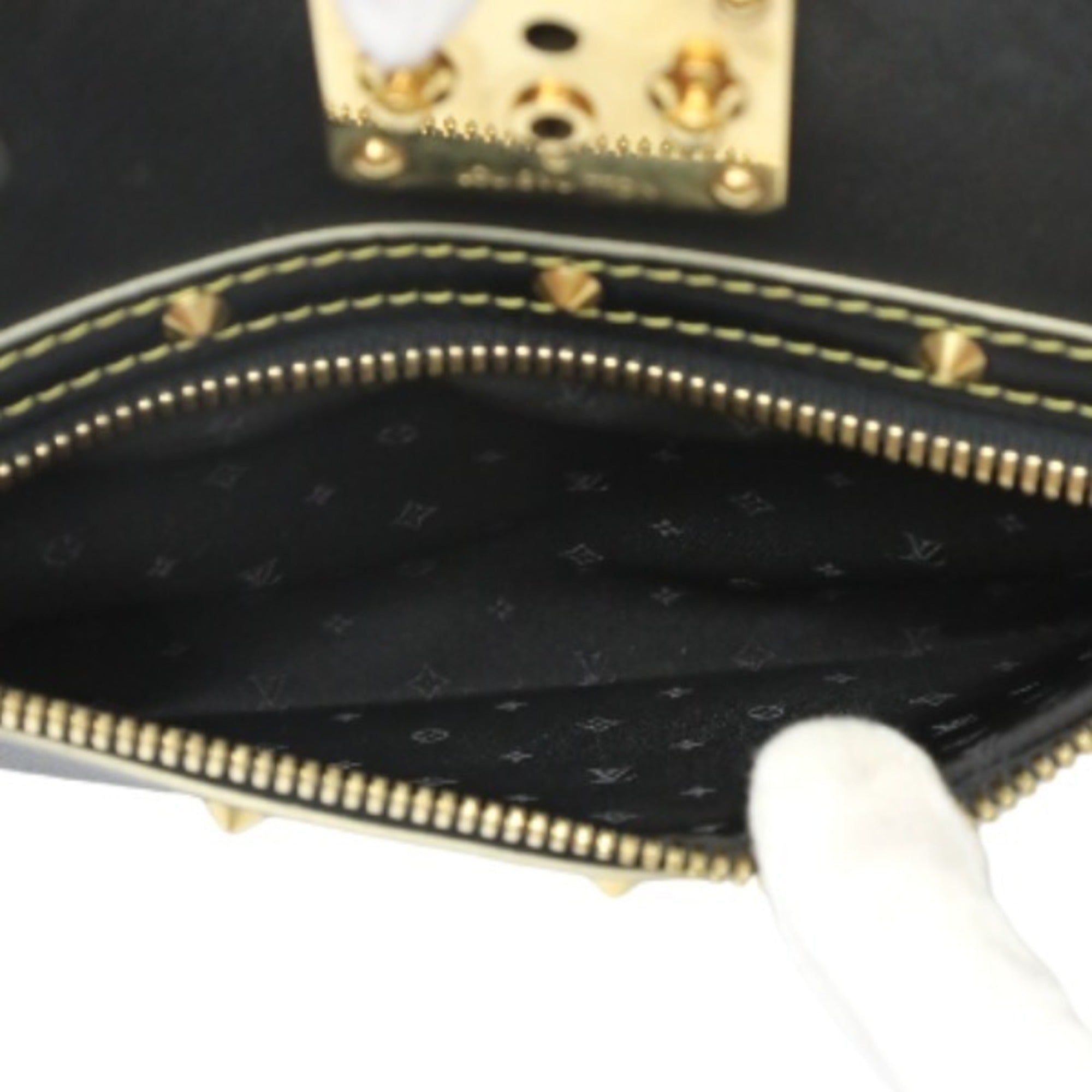 Louis Vuitton Noir Tote Bag (Pre-Owned)