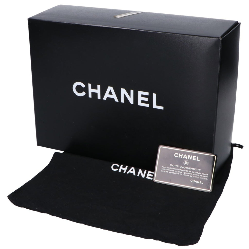 Chanel Matelasse Black Leather Shoulder Bag (Pre-Owned)