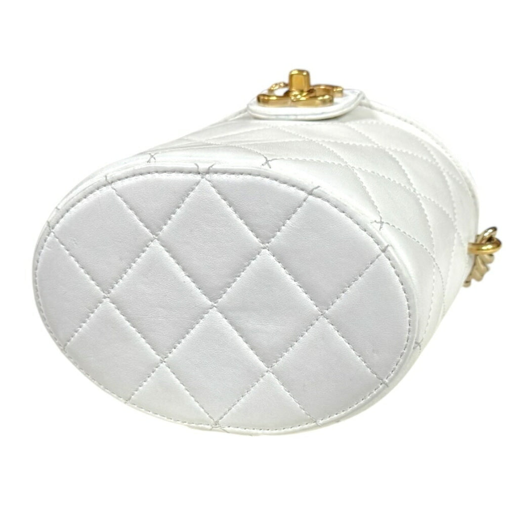 Chanel White Leather Shoulder Bag Vanity Bag (Pre-Owned)