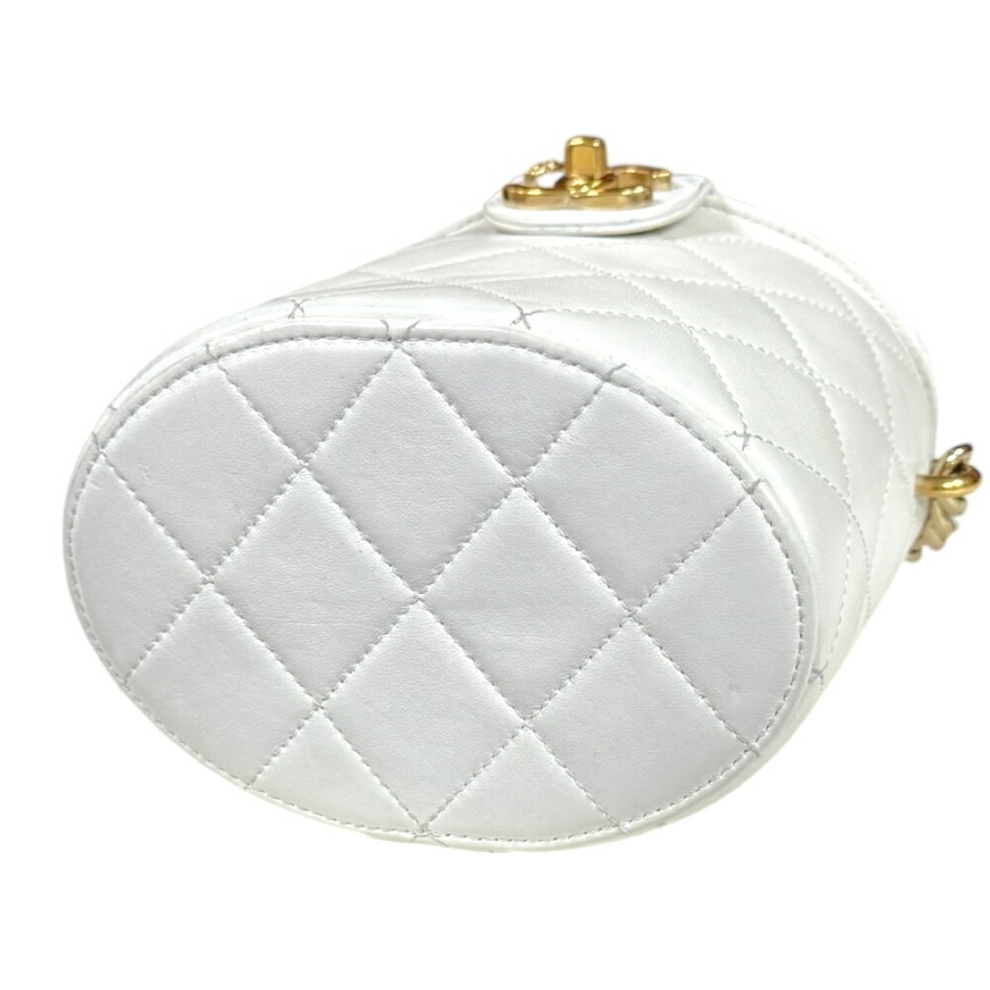 Chanel White Leather Shoulder Bag Vanity Bag (Pre-Owned)