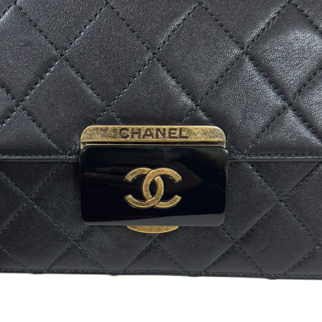 Chanel Black Leather Shoulder Bag (Pre-Owned)