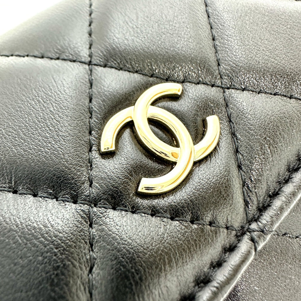 Chanel Black Leather Shoulder Bag (Pre-Owned)