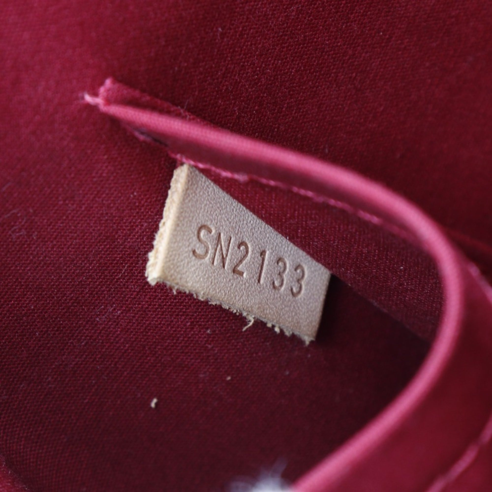 Louis Vuitton Pomme D'amour Red Color Monogram Vernis Handbag (Pre-Owned)