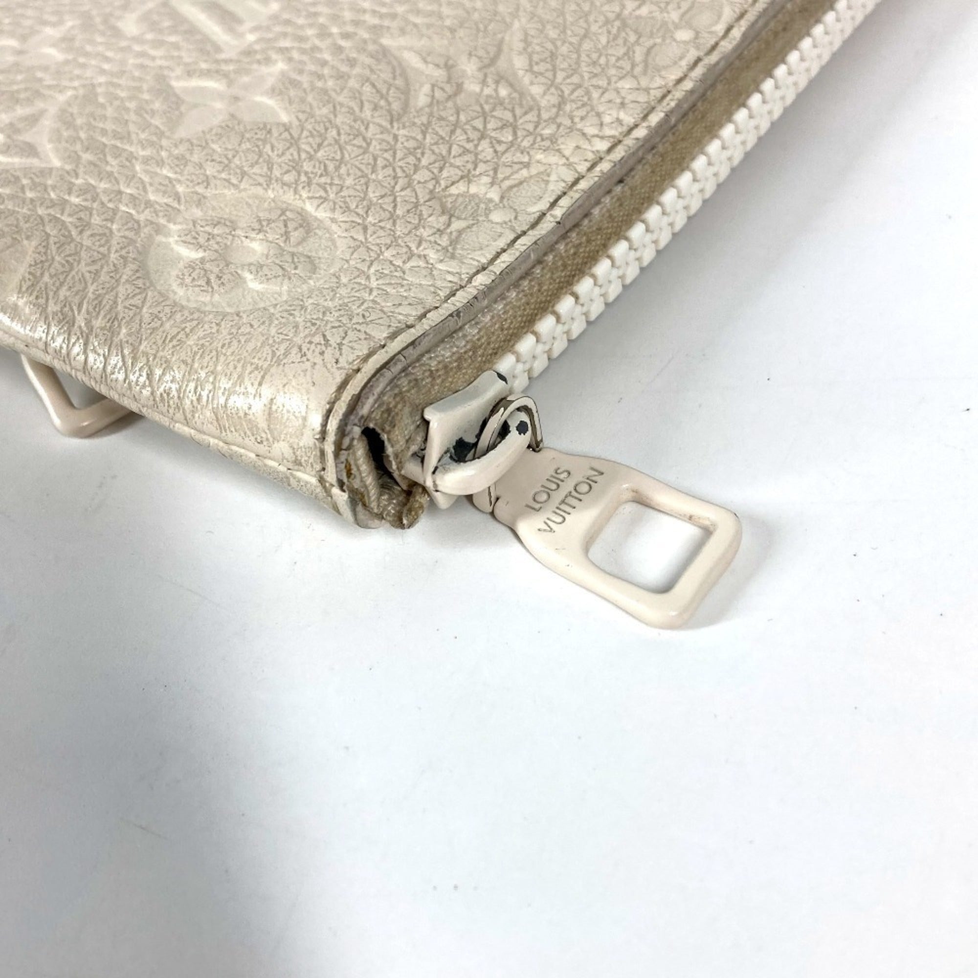 Louis Vuitton White Leather Clutch Bag Pochette Pouch (Pre-Owned)