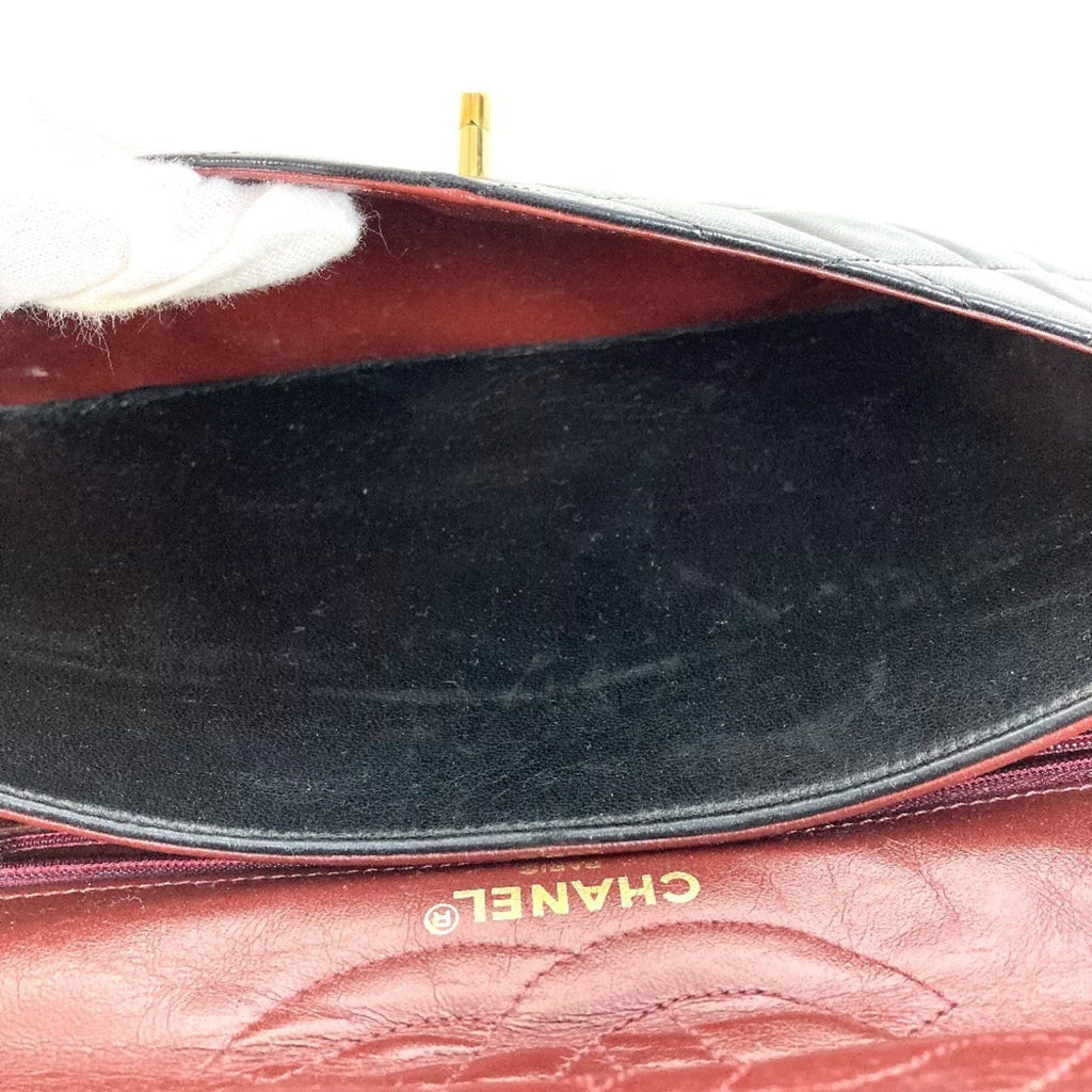 Chanel Black Leather Shoulder Bag (Pre-Owned)