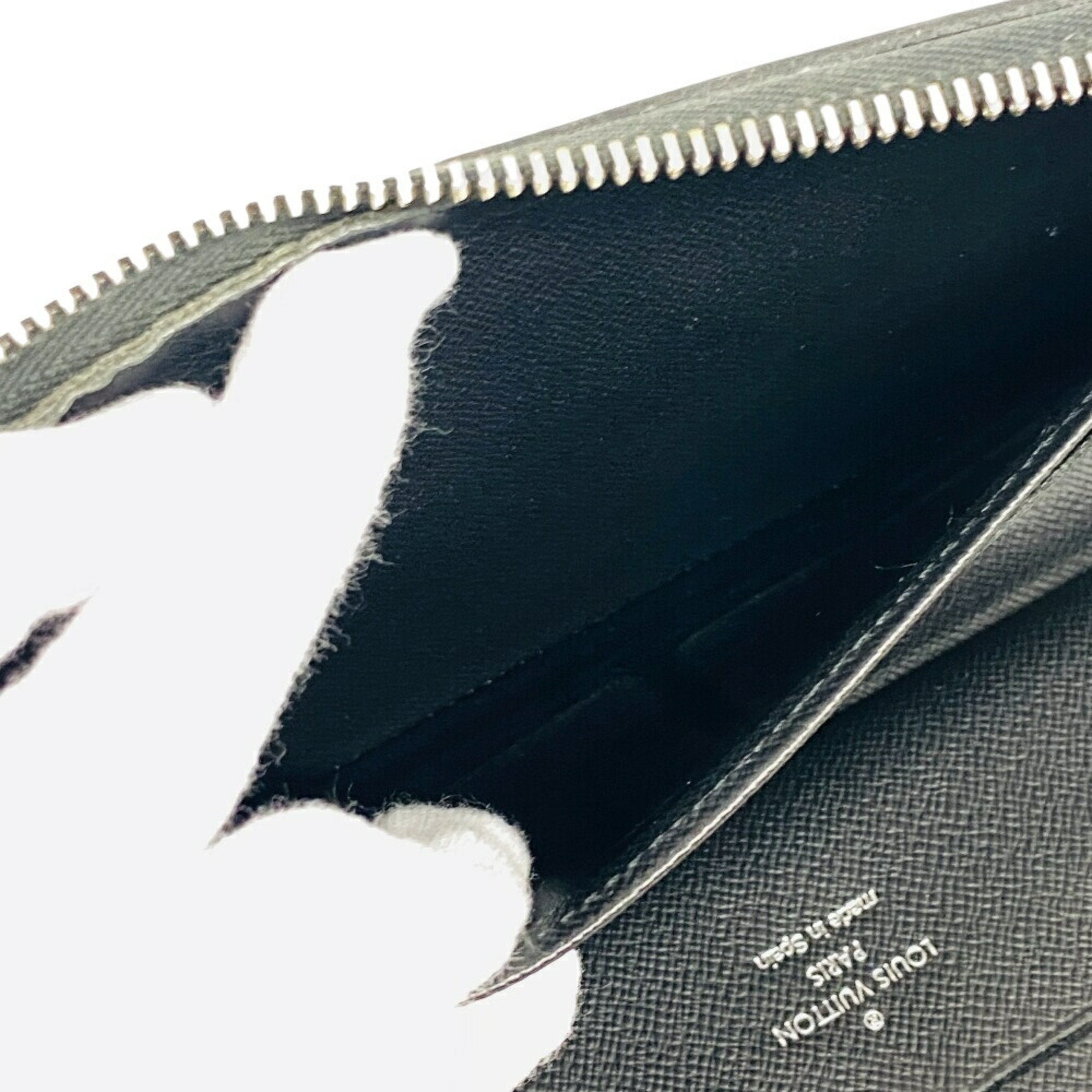 Louis Vuitton Taiga Black Leather Long Wallet (Bi-Fold) (Pre-Owned)