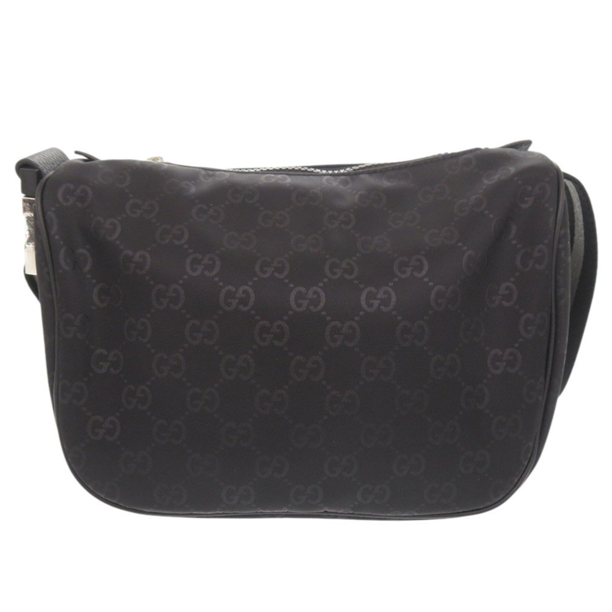 Gucci Black Nylon Shoulder Bag (Pre-Owned)