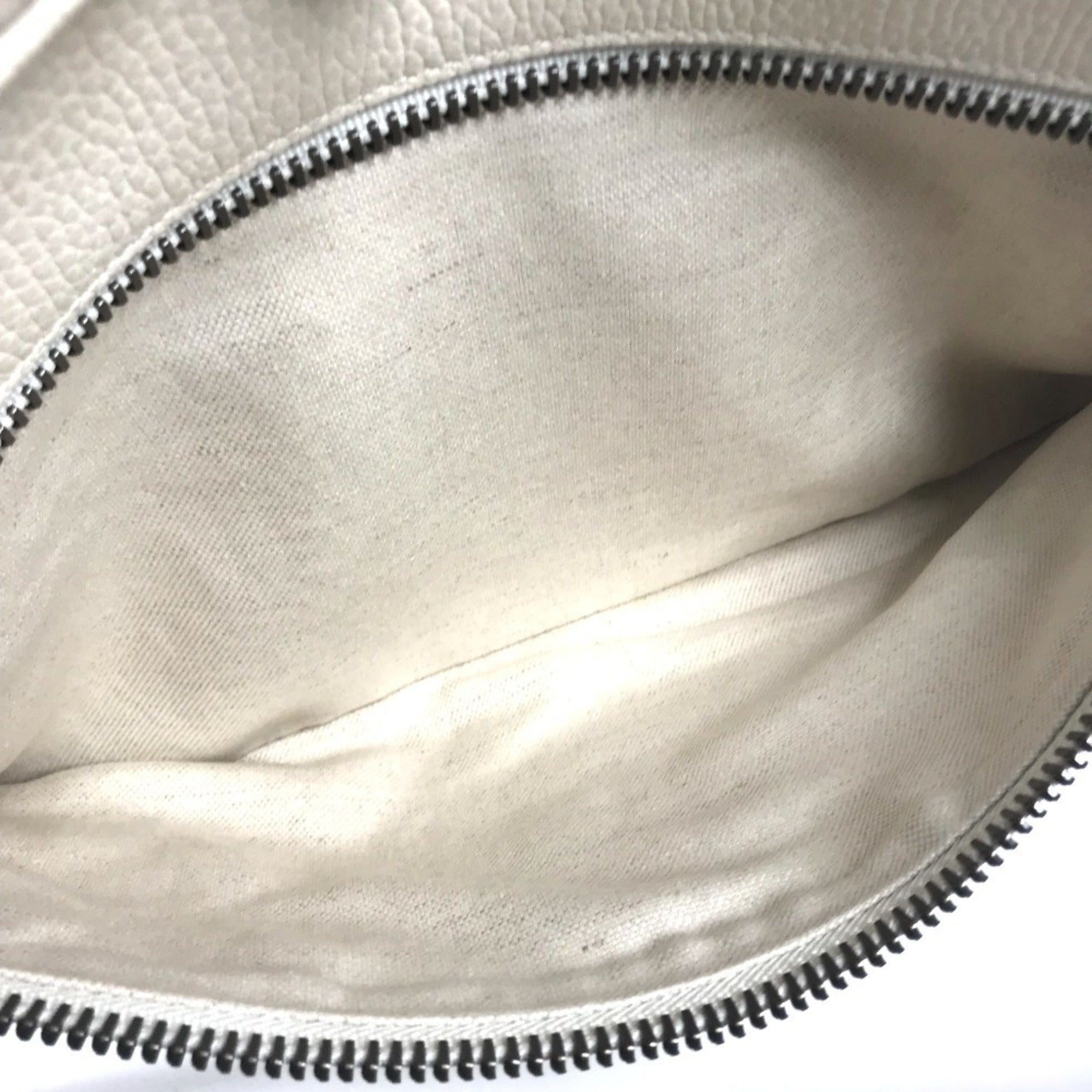 Gucci White Leather Messenger Bag Shoulder Bag (Pre-Owned)