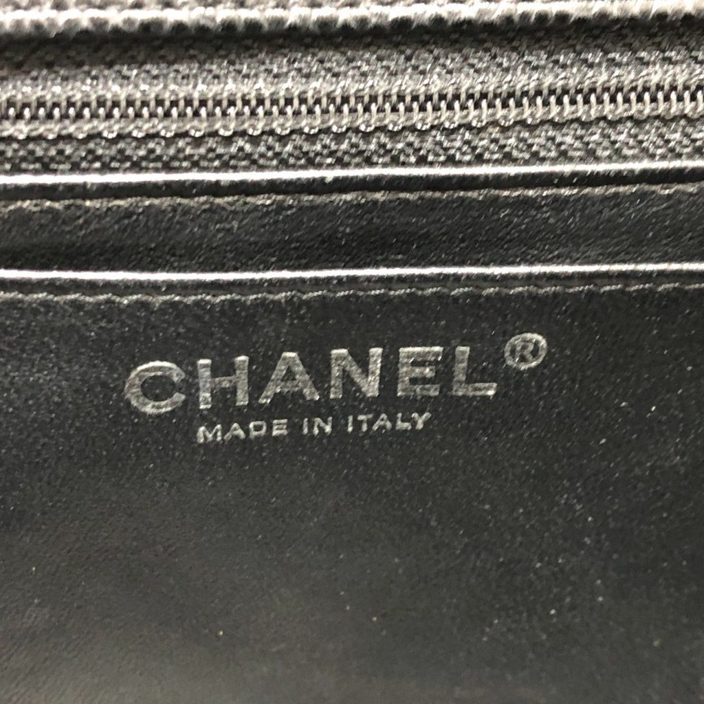 Chanel Black Grained Calfskin Shoulder Bag (Pre-Owned)